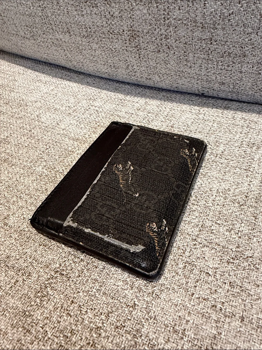 Gucci Tiger card holder-used-distressed exterior